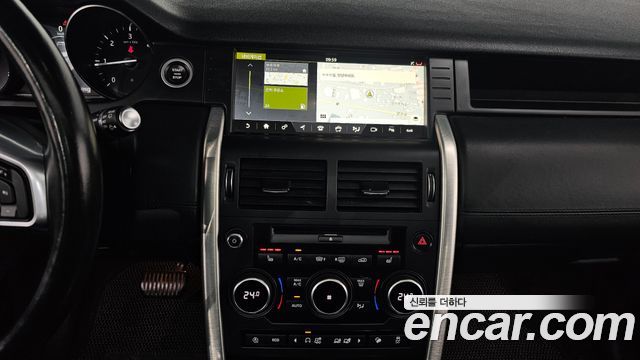Land Rover Discovery Sport 2.0 TD4 HSE Luxury 2018 — фото 14
