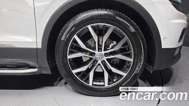 Volkswagen Tiguan (II) 2.0 TDI Prestige 2020 — фото 5