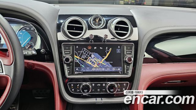 Bentley Bentayga 4.0 V8 2020 — фото 15