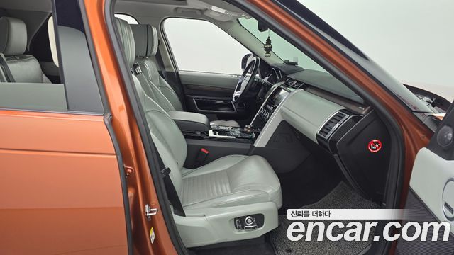 Land Rover Discovery 5 3.0 TD6 HSE Luxury 2017 — фото 11
