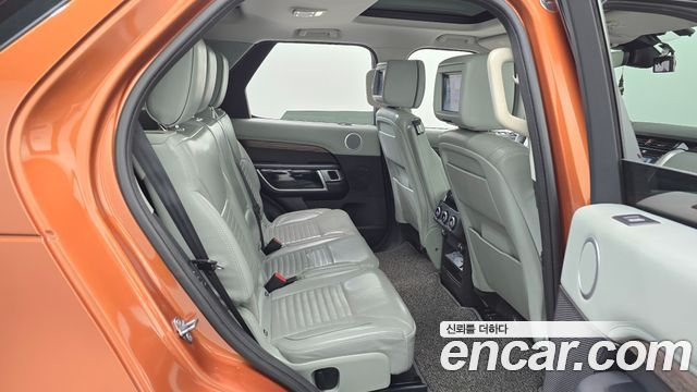 Land Rover Discovery 5 3.0 TD6 HSE Luxury 2017 — фото 12