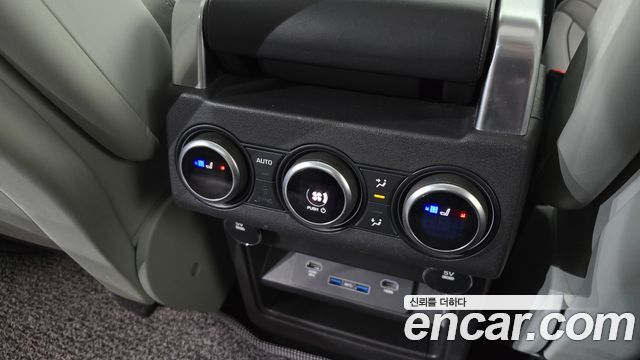 Land Rover Discovery 5 3.0 TD6 HSE Luxury 2017 — фото 18
