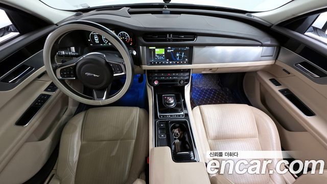 Jaguar XF (X260) 25t Prestige 2018 — фото 7