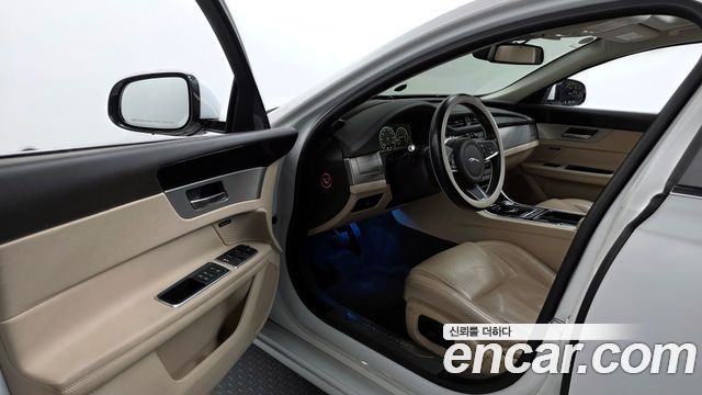 Jaguar XF (X260) 25t Prestige 2018 — фото 10