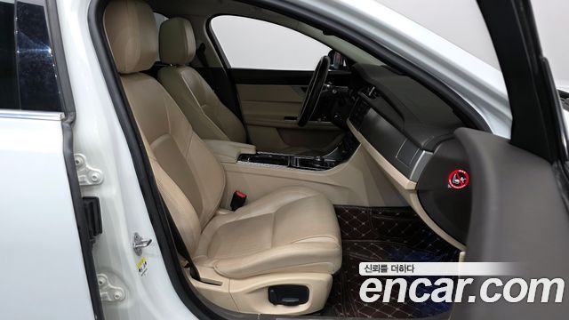 Jaguar XF (X260) 25t Prestige 2018 — фото 11