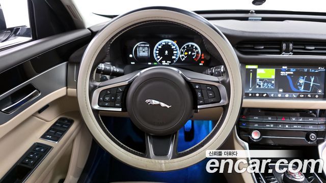 Jaguar XF (X260) 25t Prestige 2018 — фото 13