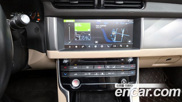 Jaguar XF (X260) 25t Prestige 2018 — фото 14