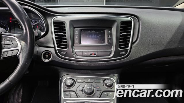 Chrysler 200 (II) 2.4 Limited 2015 — фото 20
