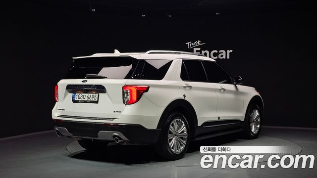Ford Explorer (VI) 2.3 LimIted 4WD 2021 — фото 2