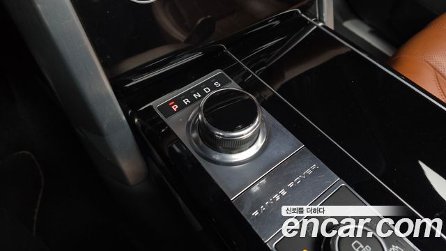 Land Rover Range Rover (IV) 4.4 SDV8 AB DIESEL 2017 — фото 9