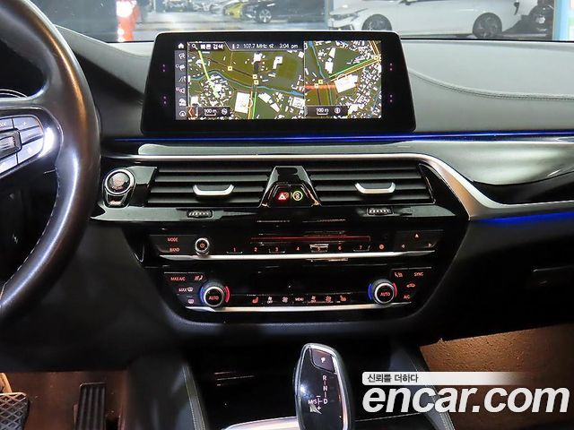 BMW 5 Series (G30) 520i Luxury 2018 — фото 15