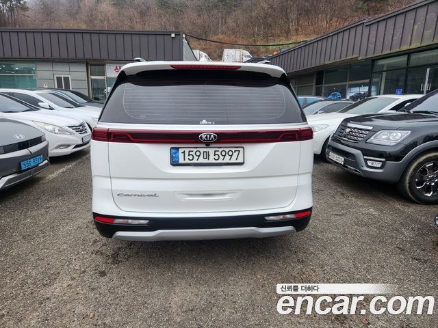 Kia Carnival 9-Seater Prstige 2021 — фото 4