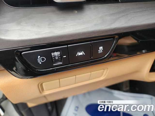 Kia Carnival 9-Seater Prstige 2021 — фото 10