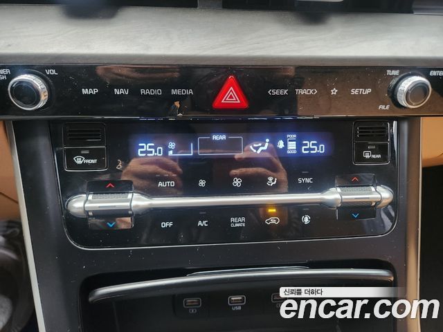 Kia Carnival 9-Seater Prstige 2021 — фото 17