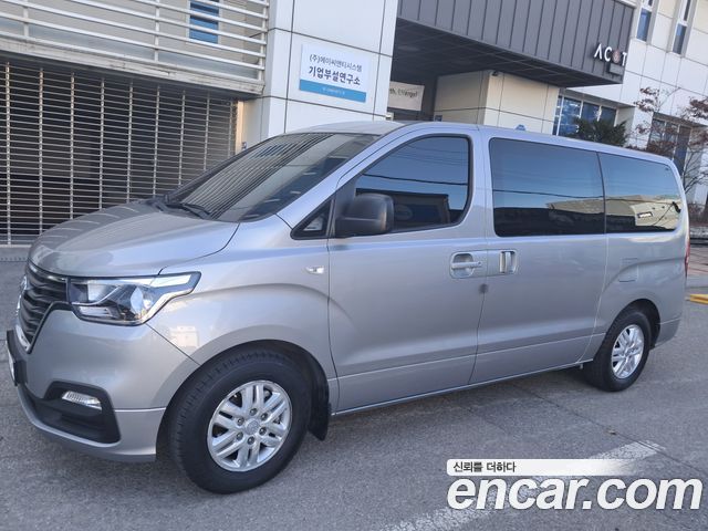 Hyundai Grand Starex Van 3-Seater Smart