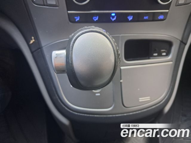 Hyundai Grand Starex Van 3-Seater Smart 2021 — фото 16