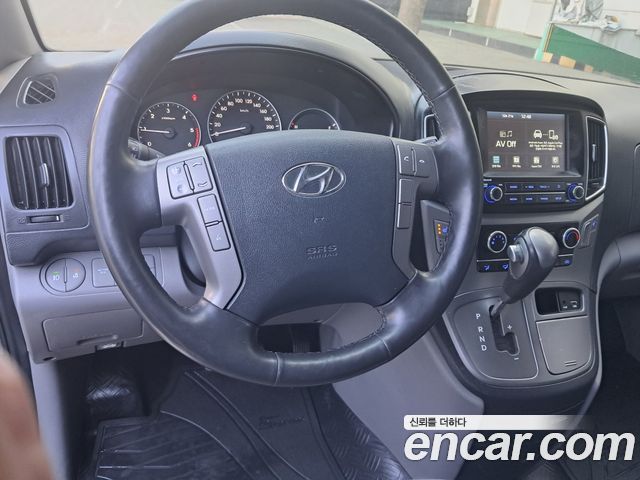 Hyundai Grand Starex Van 3-Seater Smart 2021 — фото 17
