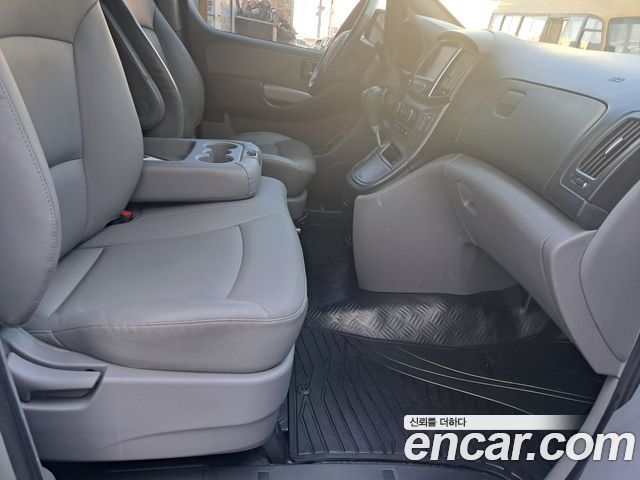 Hyundai Grand Starex Van 3-Seater Smart 2021 — фото 19