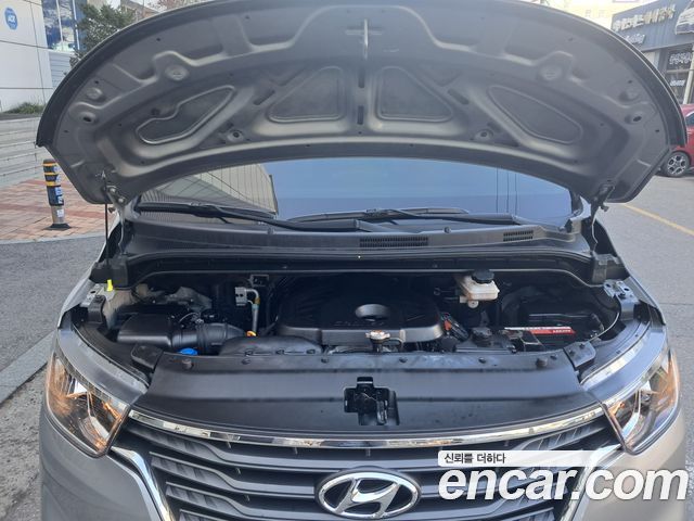 Hyundai Grand Starex Van 3-Seater Smart 2021 — фото 23