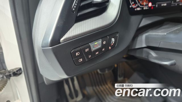 BMW 1 Series (F40) 120i M Sports 2023 — фото 19