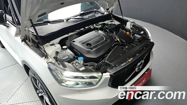 Volvo XC40 B4 R-Design 2021 — фото 6
