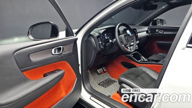 Volvo XC40 B4 R-Design 2021 — фото 15
