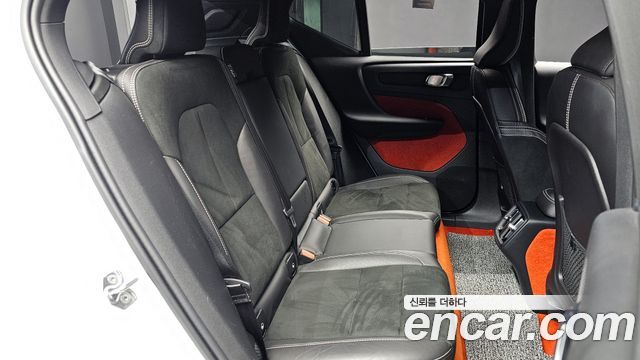 Volvo XC40 B4 R-Design 2021 — фото 16