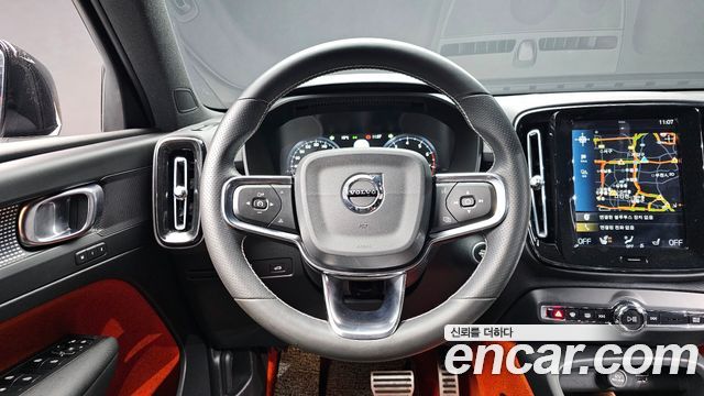 Volvo XC40 B4 R-Design 2021 — фото 17