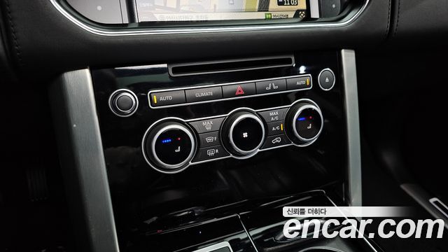 Land Rover Range Rover (IV) 4.4 SDV8 AB LWB DIESEL 2016 — фото 17