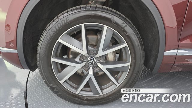 Volkswagen Touareg (III) 3.0 TDI Prestige 2023 — фото 5