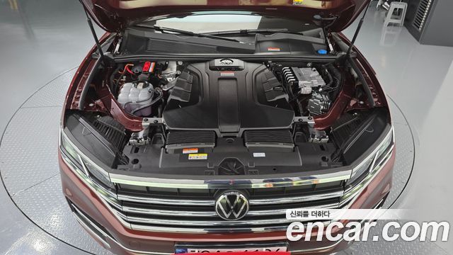 Volkswagen Touareg (III) 3.0 TDI Prestige 2023 — фото 6