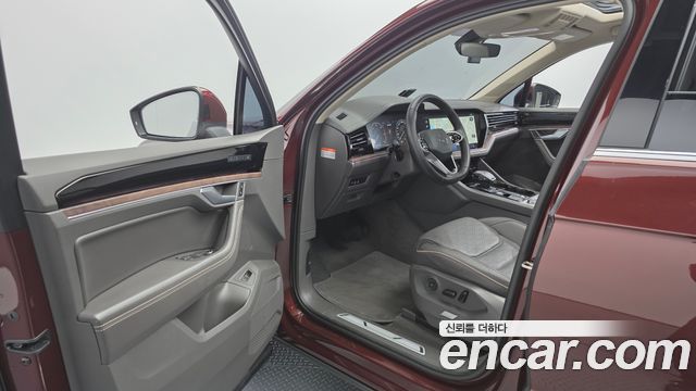 Volkswagen Touareg (III) 3.0 TDI Prestige 2023 — фото 10