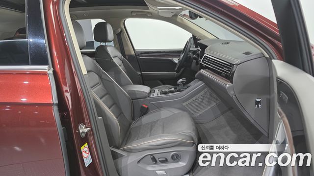 Volkswagen Touareg (III) 3.0 TDI Prestige 2023 — фото 11