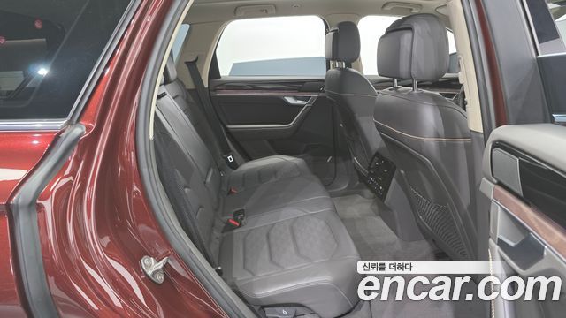 Volkswagen Touareg (III) 3.0 TDI Prestige 2023 — фото 12