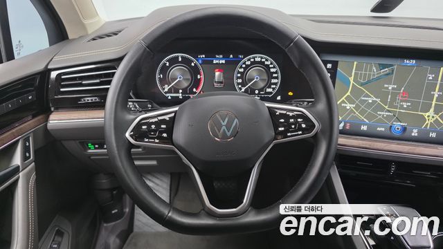 Volkswagen Touareg (III) 3.0 TDI Prestige 2023 — фото 13