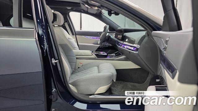 BMW 7 Series (G70) 750e xDrive M Sport 2025 — фото 10