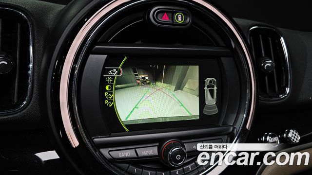 MINI Cooper D Countryman ALL4 2nd 2018 — фото 15