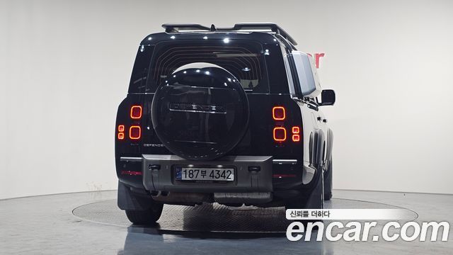 Land Rover Defender (L663) 130 D300 X-Dynamic HSE 2024 — фото 4