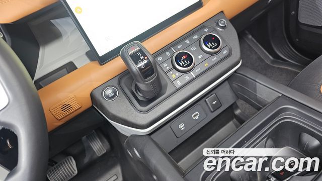 Land Rover Defender (L663) 130 D300 X-Dynamic HSE 2024 — фото 9