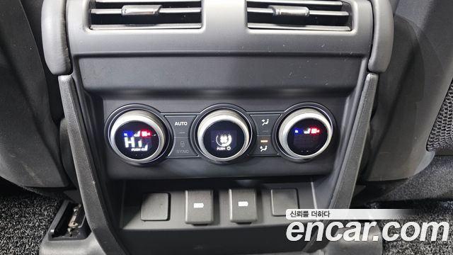 Land Rover Defender (L663) 130 D300 X-Dynamic HSE 2024 — фото 18