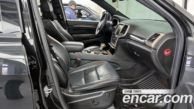 Jeep Grand Cherokee 3.0 Diesel Overland WK2 2016 — фото 11