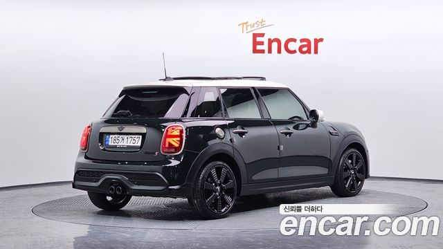 MINI Cooper S 5Door Resolute Edition 3rd Gen 2023 — фото 2