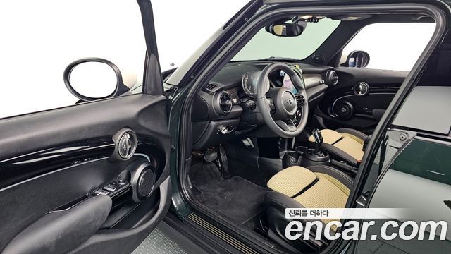 MINI Cooper S 5Door Resolute Edition 3rd Gen 2023 — фото 12