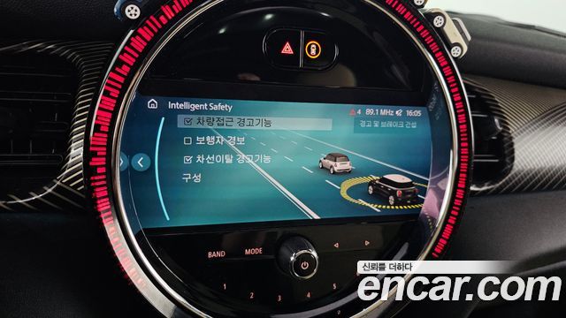 MINI Cooper S 5Door Resolute Edition 3rd Gen 2023 — фото 17