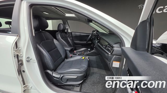 Kia Niro 1.6 HEV Noblesse Special 2021 — фото 10