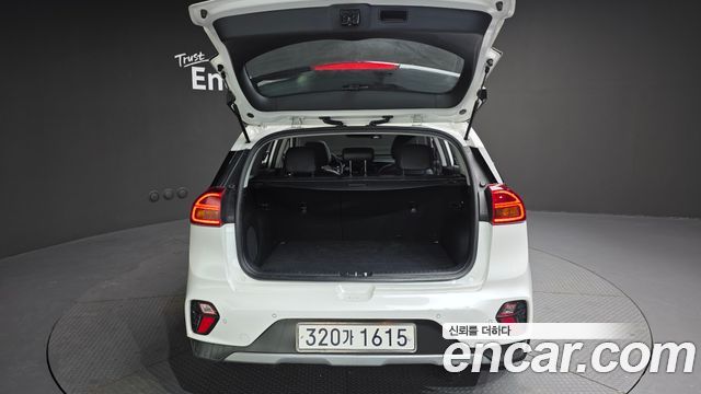 Kia Niro 1.6 HEV Noblesse Special 2021 — фото 20