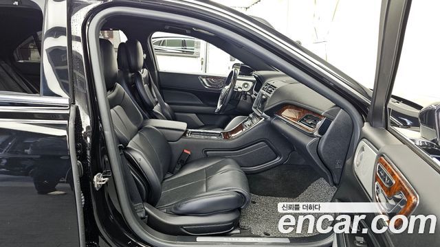 Lincoln Continental (X) 3.0 AWD 2019 — фото 11