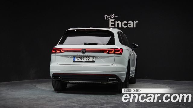 Volkswagen Touareg (III) 3.0 TDI Prestige 2024 — фото 4
