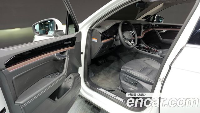 Volkswagen Touareg (III) 3.0 TDI Prestige 2024 — фото 10