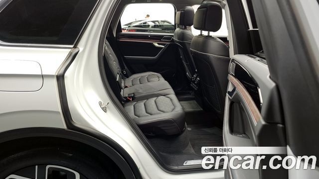 Volkswagen Touareg (III) 3.0 TDI Prestige 2024 — фото 12